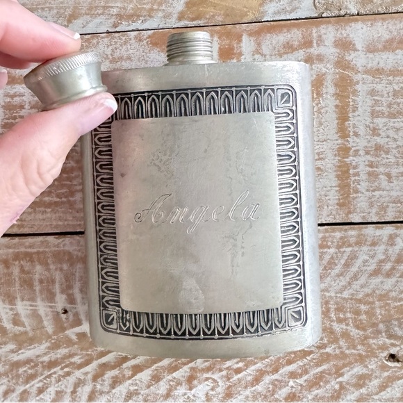 🥃Vintage Pewter ‘Angela’ Flask by Selwin🥃 - Picture 2 of 9